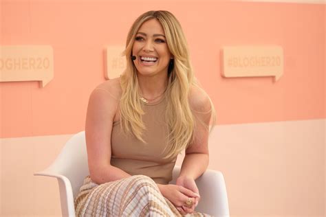 Hilary Duff Poses Nude in Photo Shoot for Body。